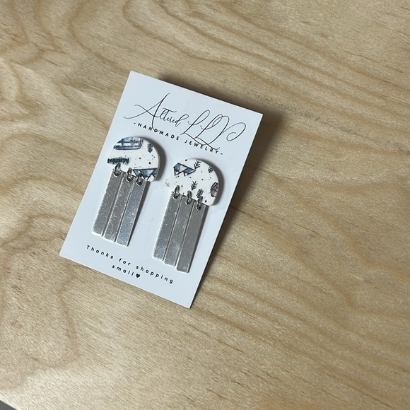 #090 Handmade- Gold Post Adventure Dangle - Picture 5 of 5